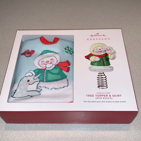 NIB 2022 Hallmark Snow Buddies Miniature Tree Topper and Skirt - Picture 1 of 3
